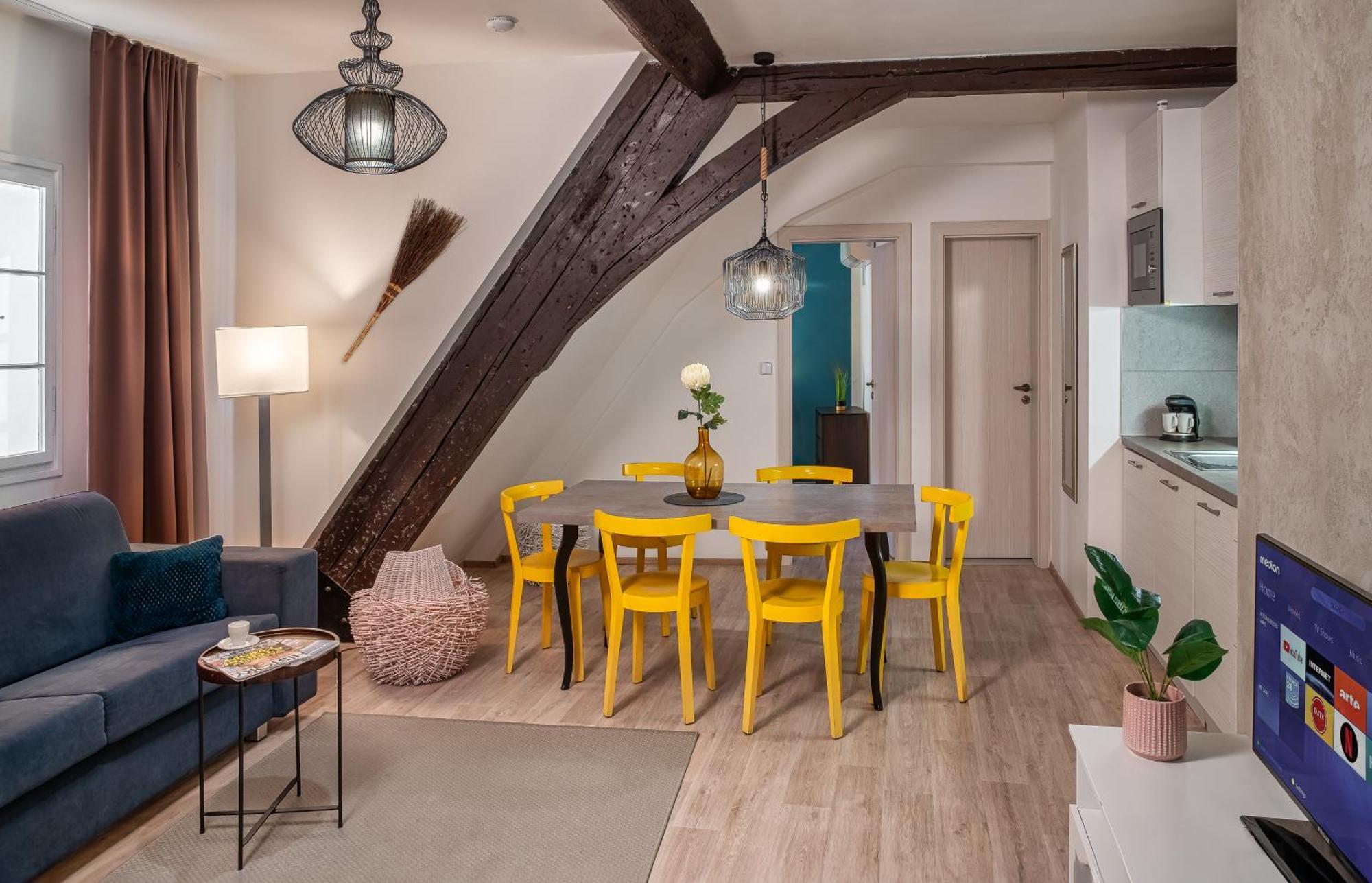 7 Tales Apartments By Adrez Praha Bagian luar foto