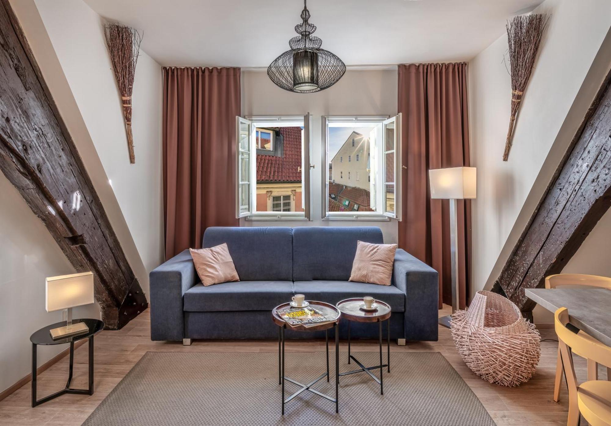 7 Tales Apartments By Adrez Praha Bagian luar foto