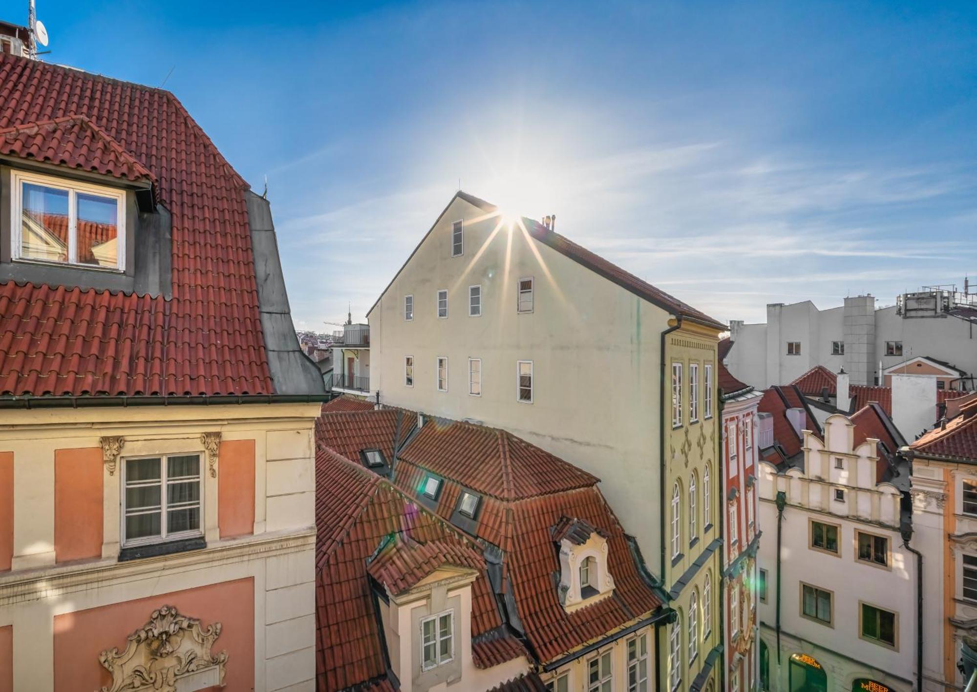 7 Tales Apartments By Adrez Praha Bagian luar foto
