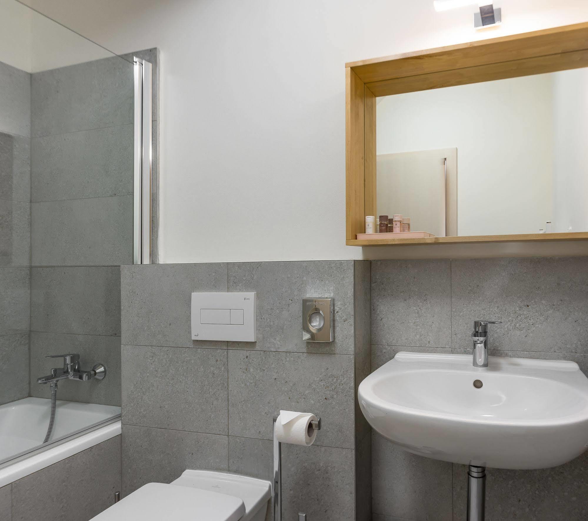 7 Tales Apartments By Adrez Praha Bagian luar foto