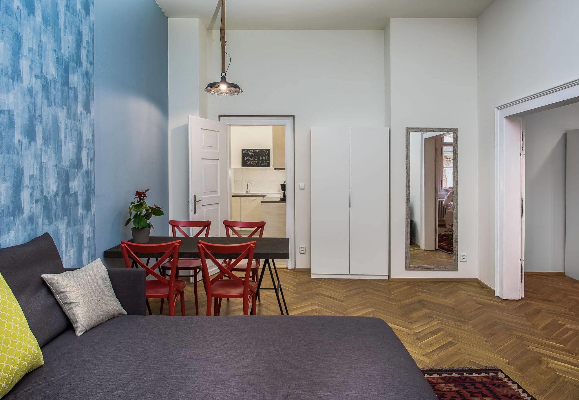 7 Tales Apartments By Adrez Praha Bagian luar foto
